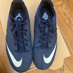 Boys Nike Bombas navy turf soccer shoe, lightly worn